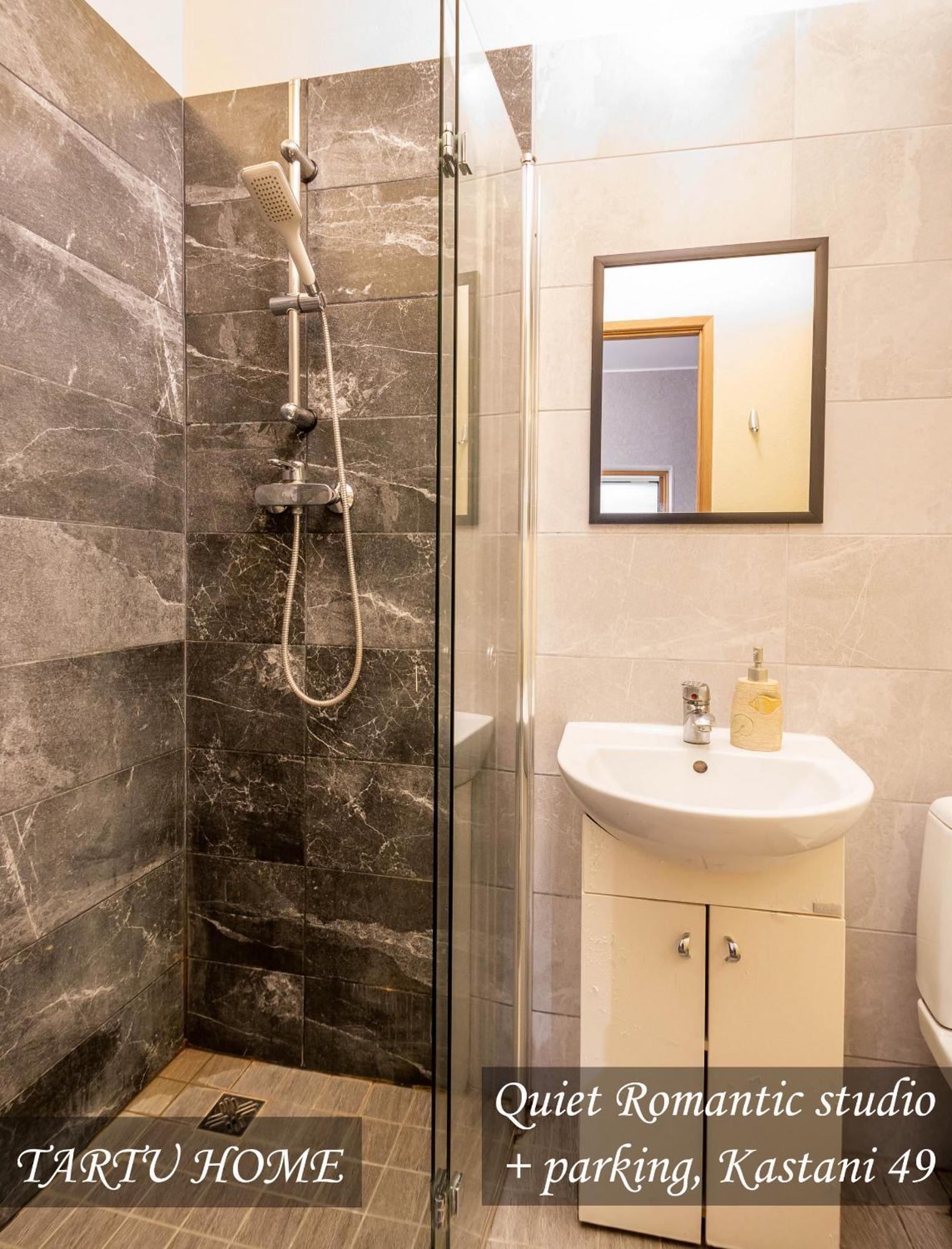 Quiet Romantic Studio Plus Parking, Tartu Home Bagian luar foto