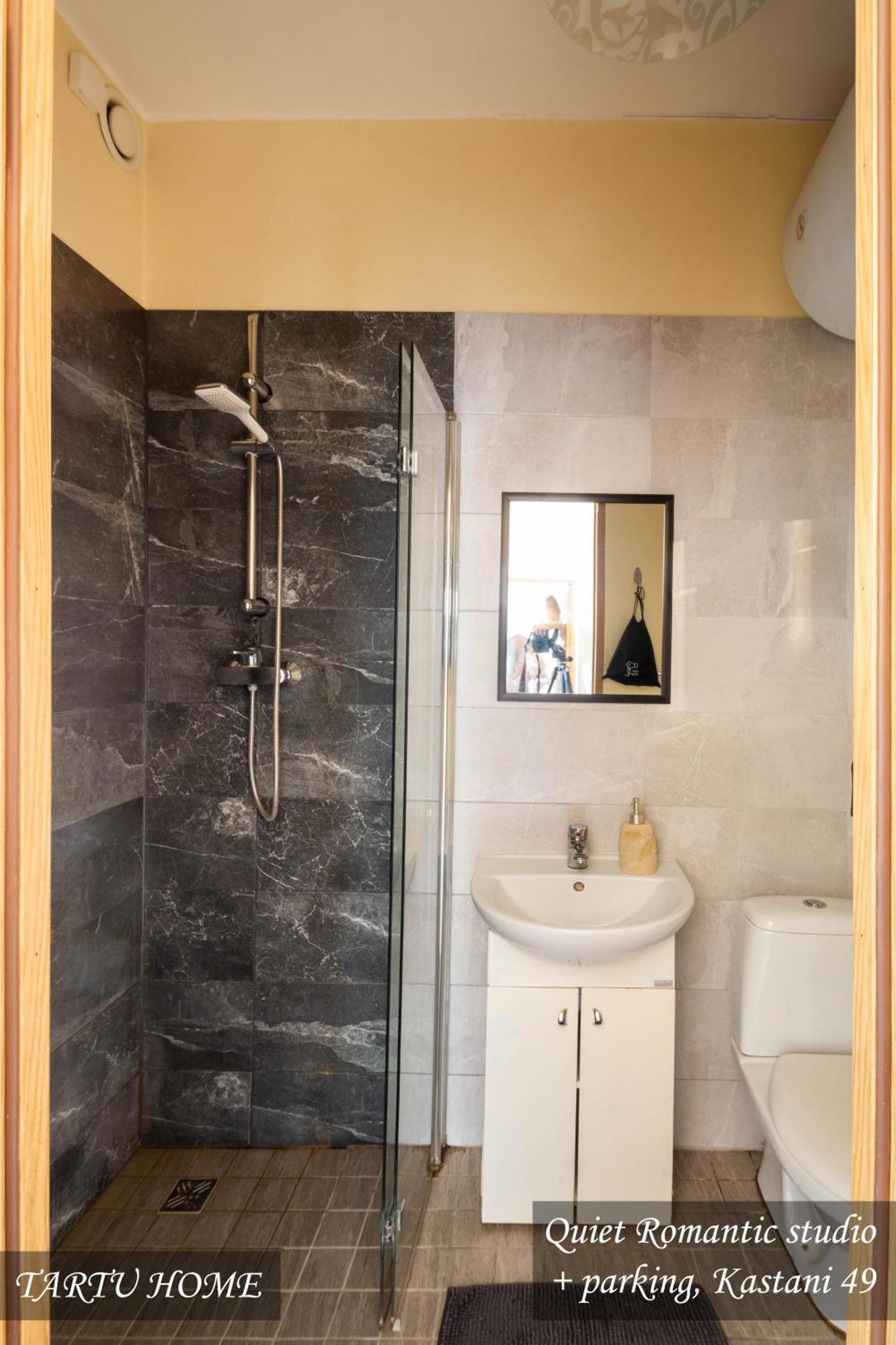 Quiet Romantic Studio Plus Parking, Tartu Home Bagian luar foto